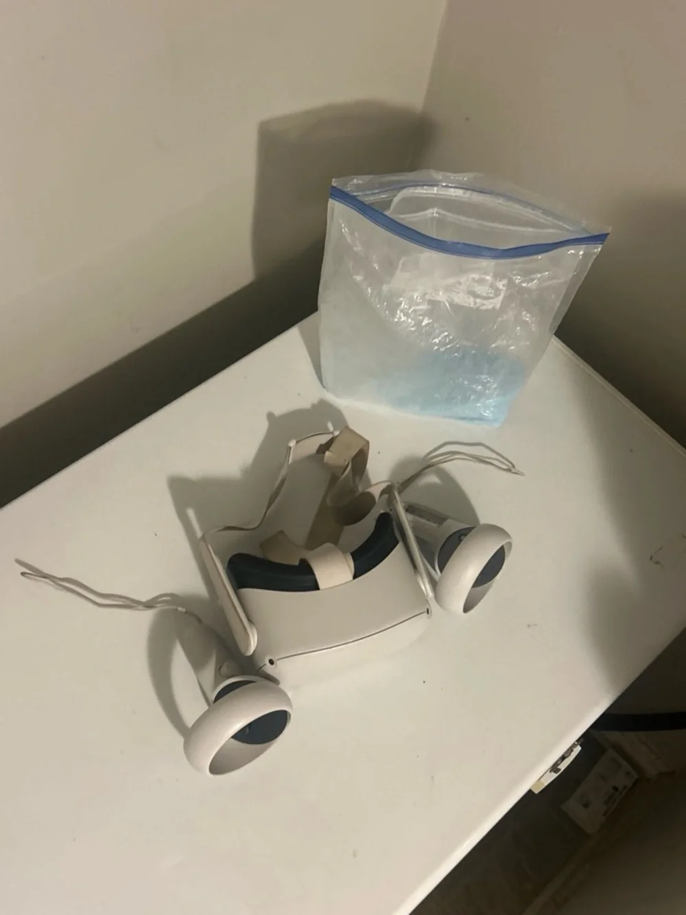Meta Quest 2 White VR Headset with White Controllers